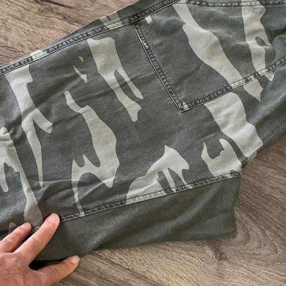 Splendid Camouflage Joggers - Picture 9 of 9